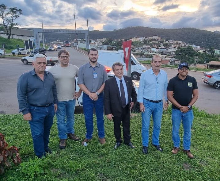 Deputado Alencar da Silveira Jr - Alencar leva superintendente do Dnit in loco para conhecer projeto de túnel no Trevo do Country